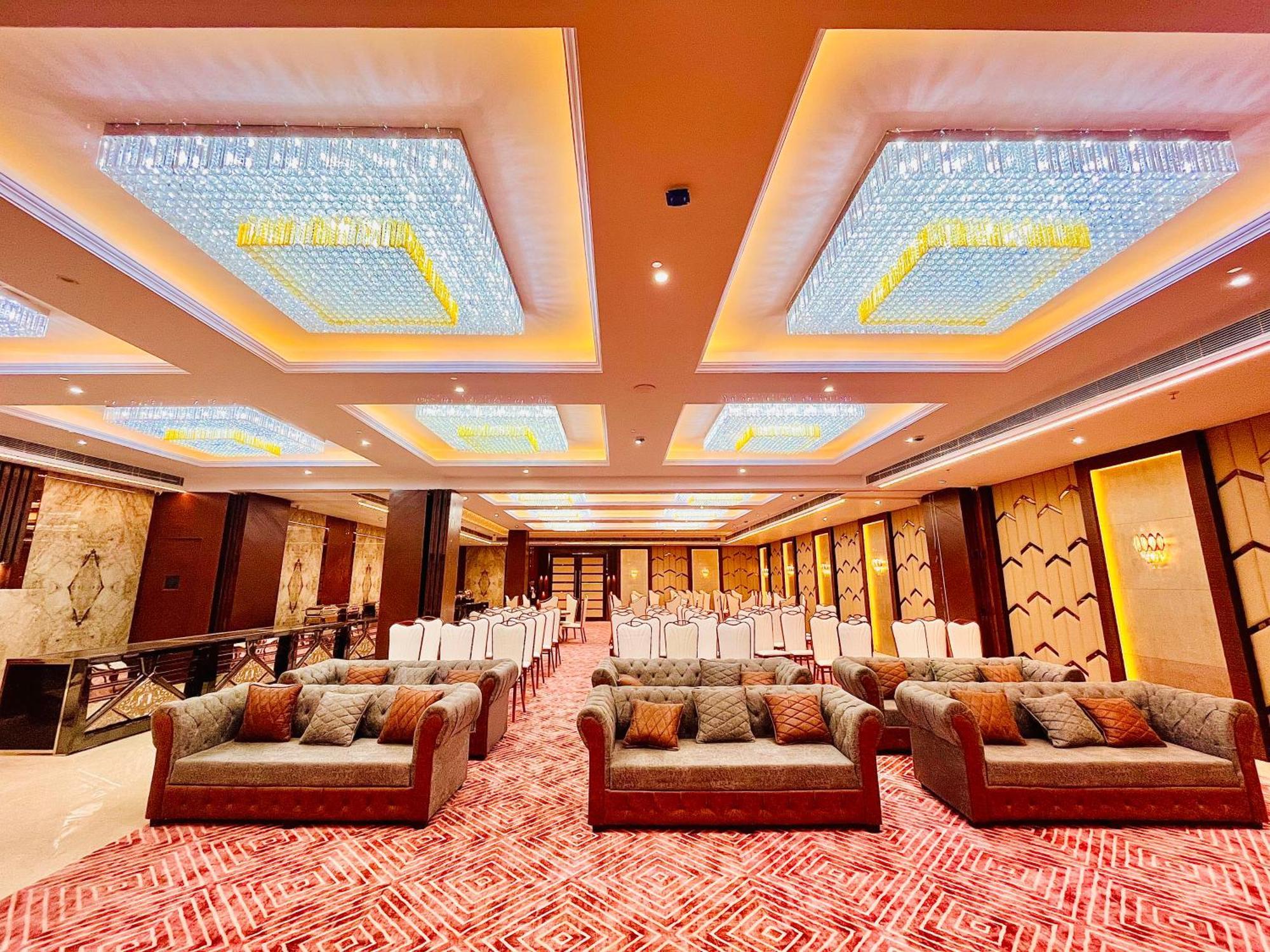 Hotel Ekas 4*